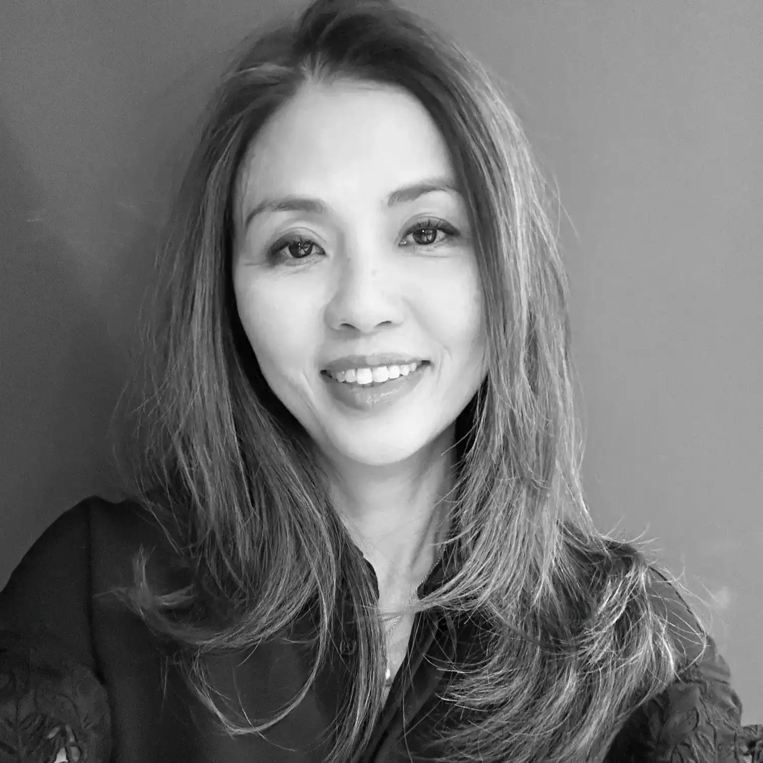 Portrait of Kelly Lin, a professional stylist at Salon SCK, showcasing their expertise and style.